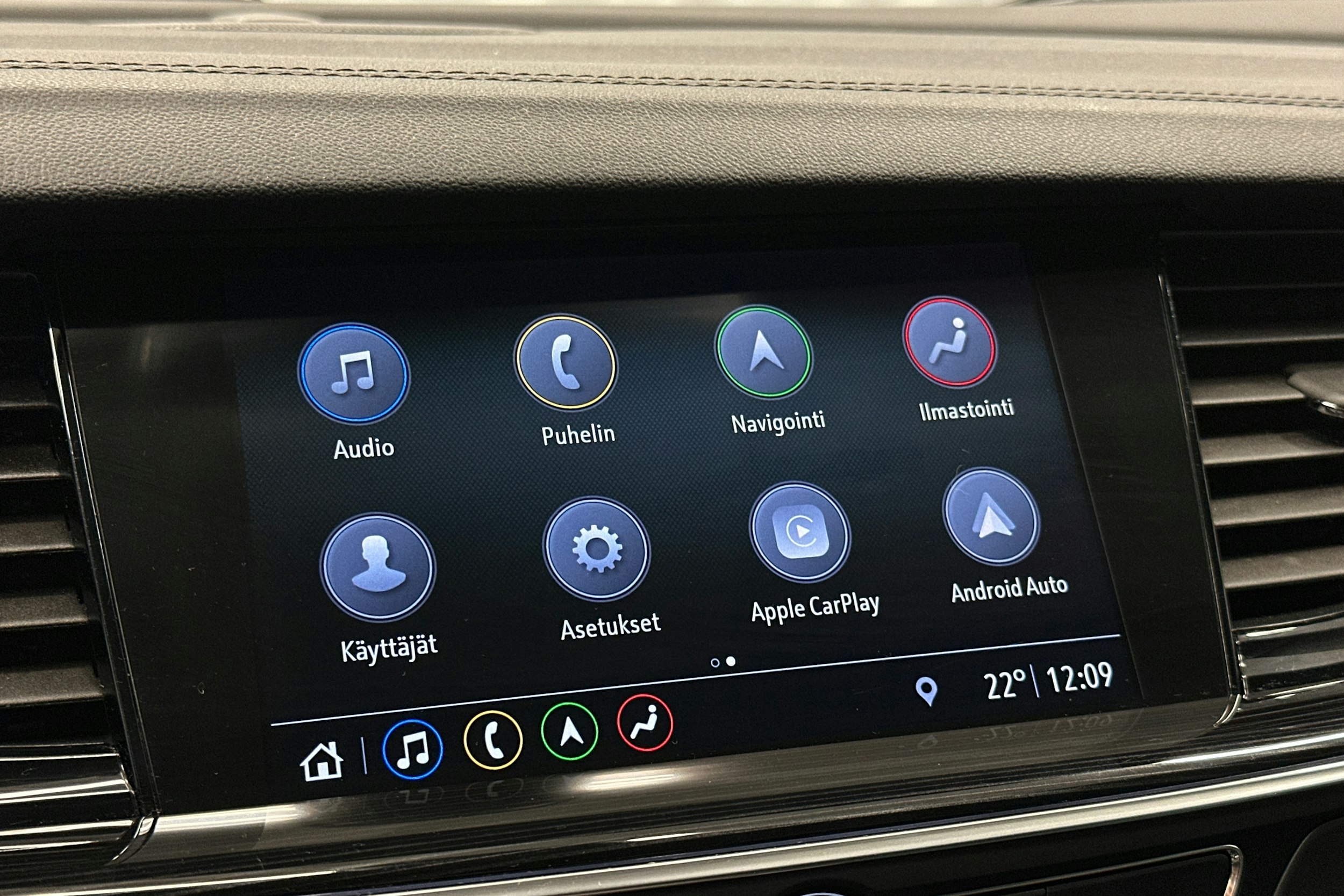valkoinen Opel Insignia 2019 kuva 24.