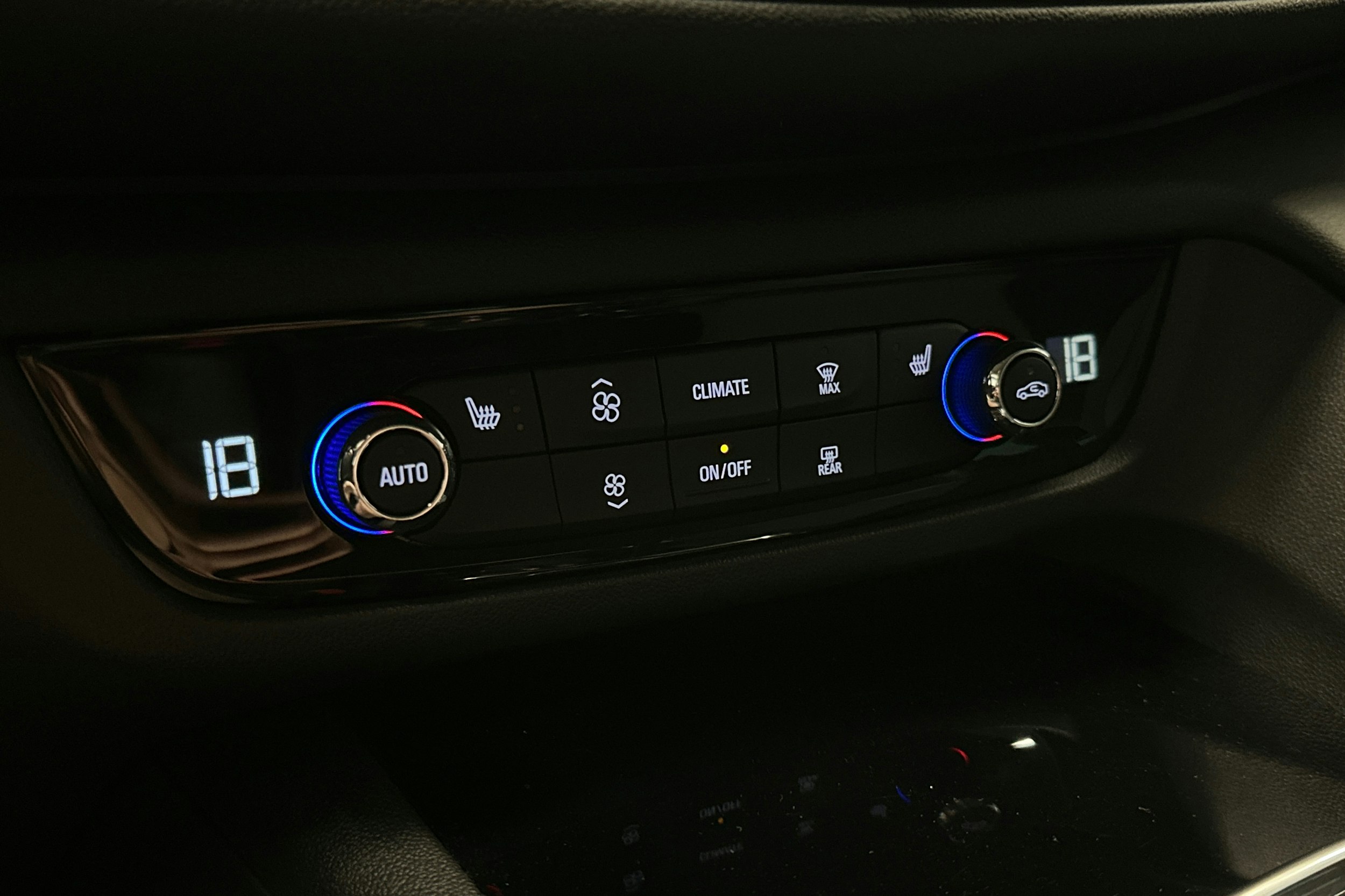 valkoinen Opel Insignia 2019 kuva 26.