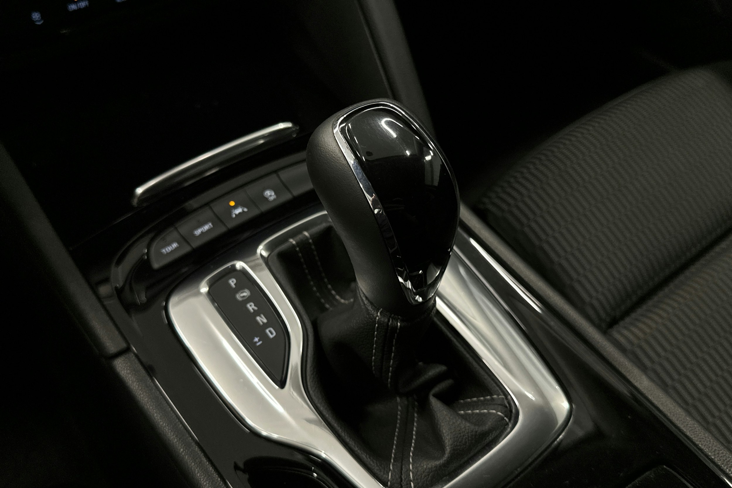 valkoinen Opel Insignia 2019 kuva 28.