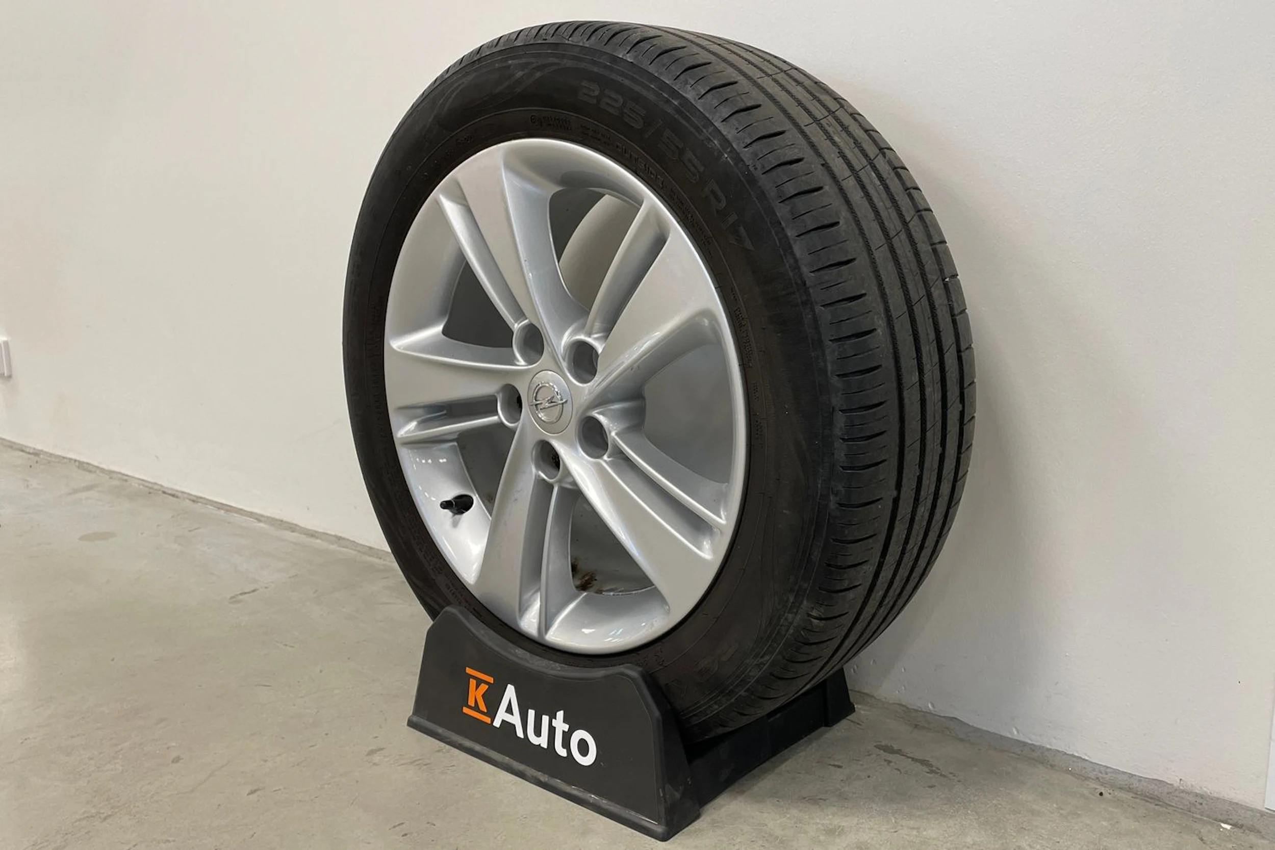 harmaa Opel Insignia 2019 kuva 10.