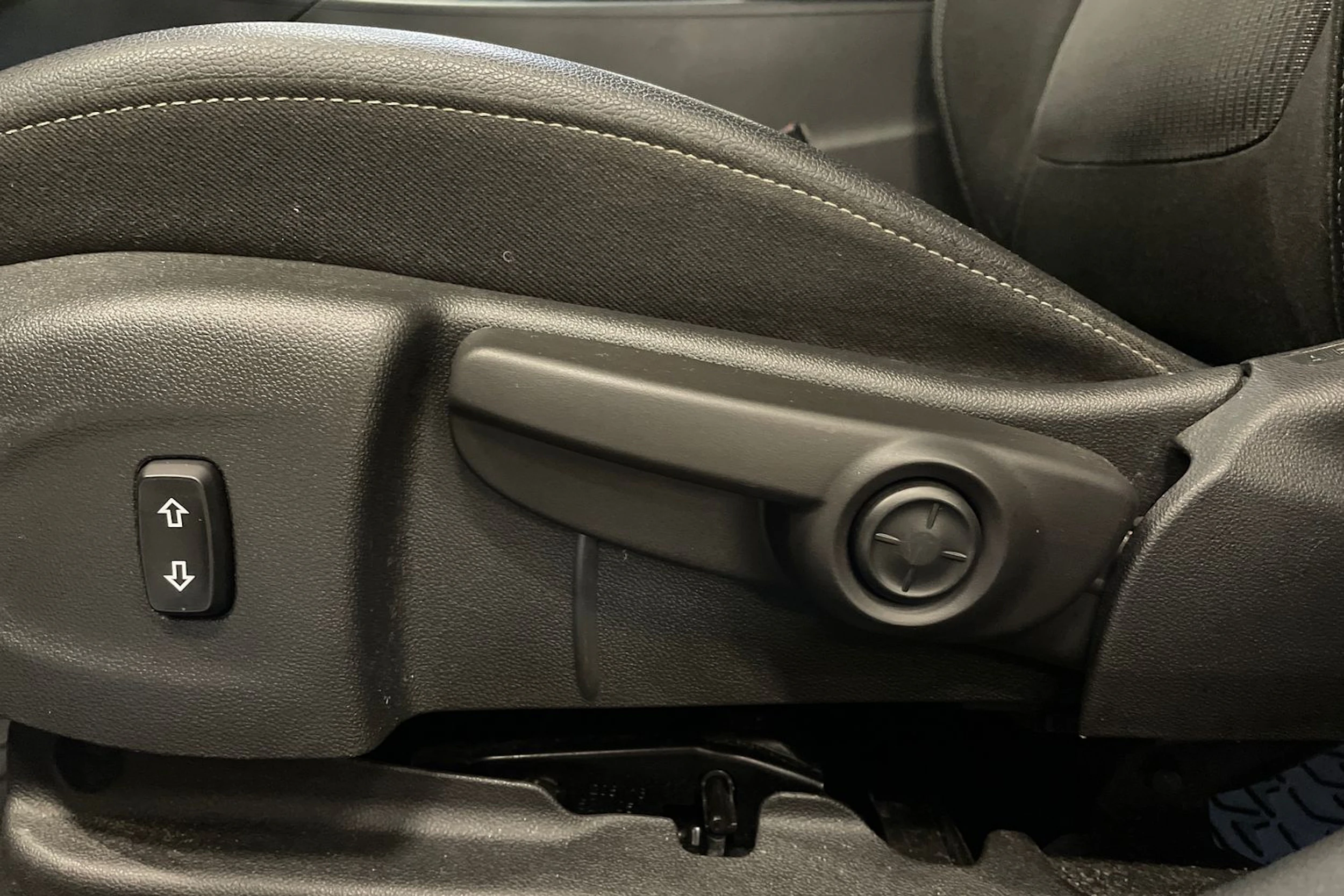 harmaa Opel Insignia 2019 kuva 12.