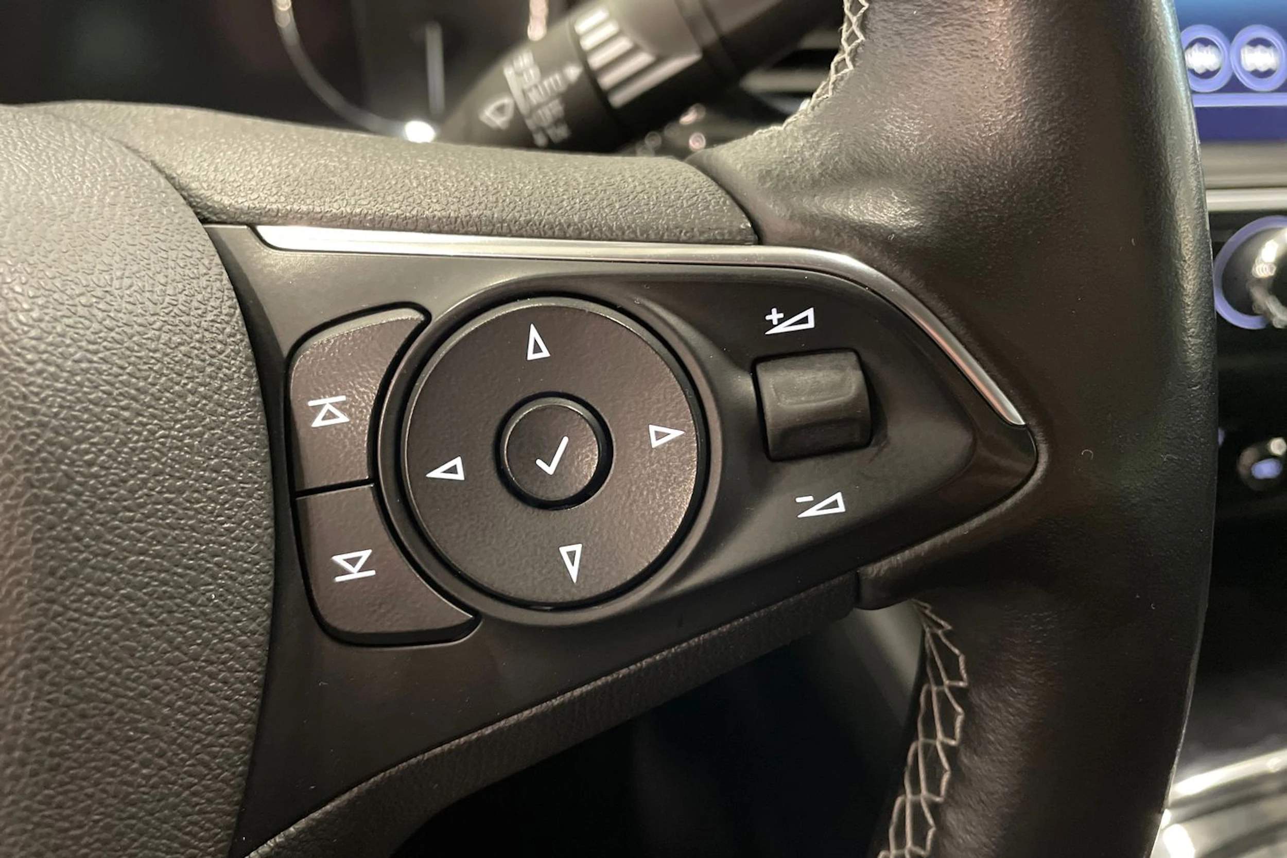 harmaa Opel Insignia 2019 kuva 14.