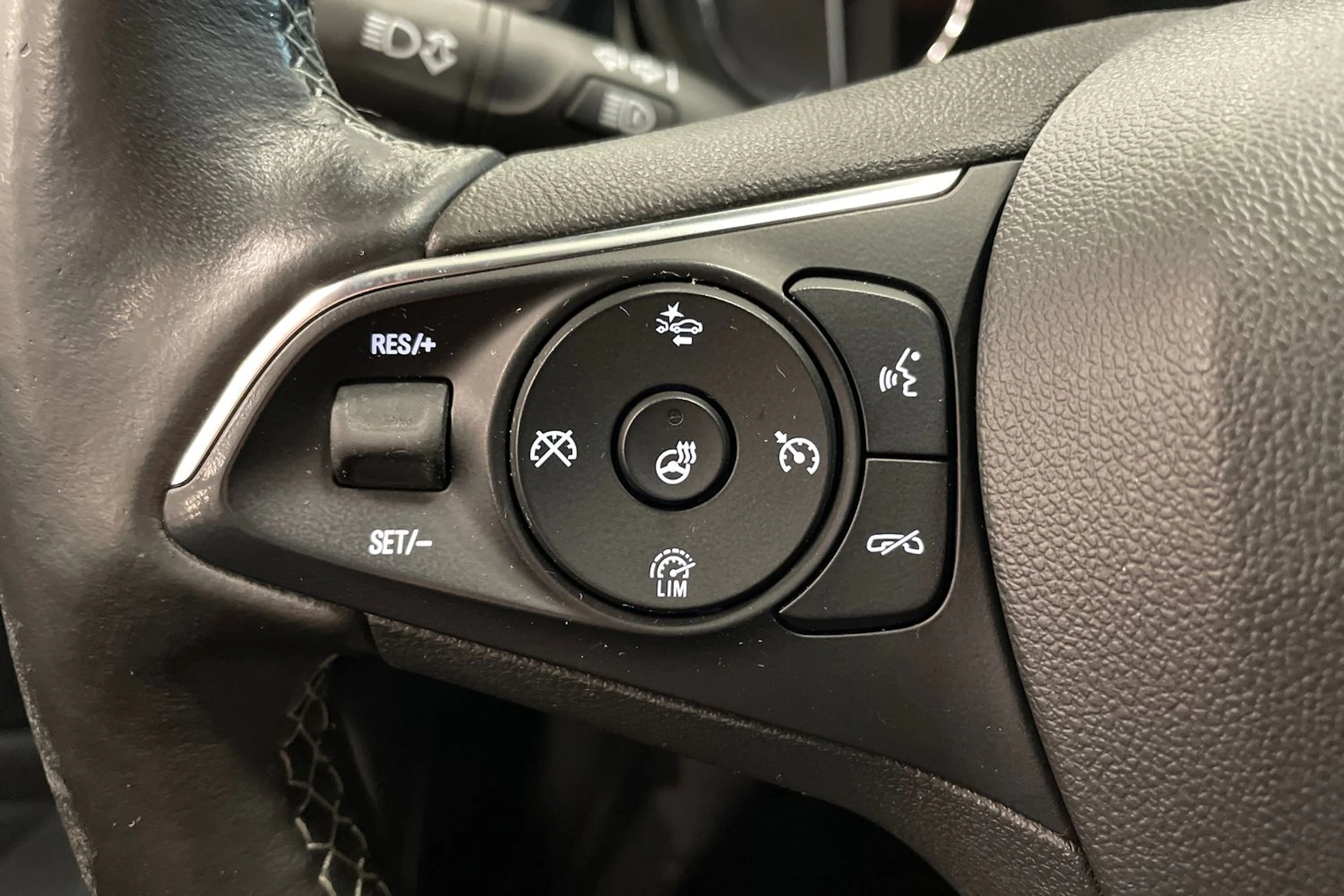 harmaa Opel Insignia 2019 kuva 15.