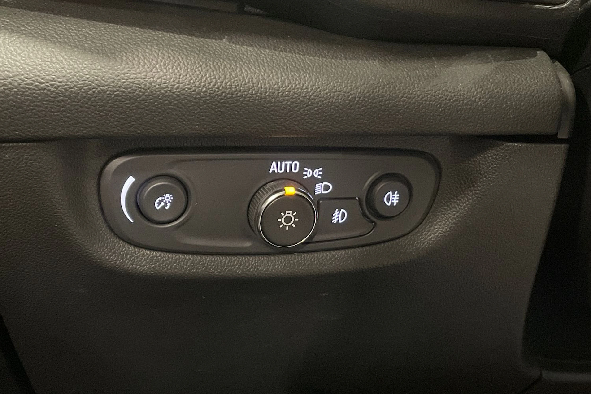 harmaa Opel Insignia 2019 kuva 16.