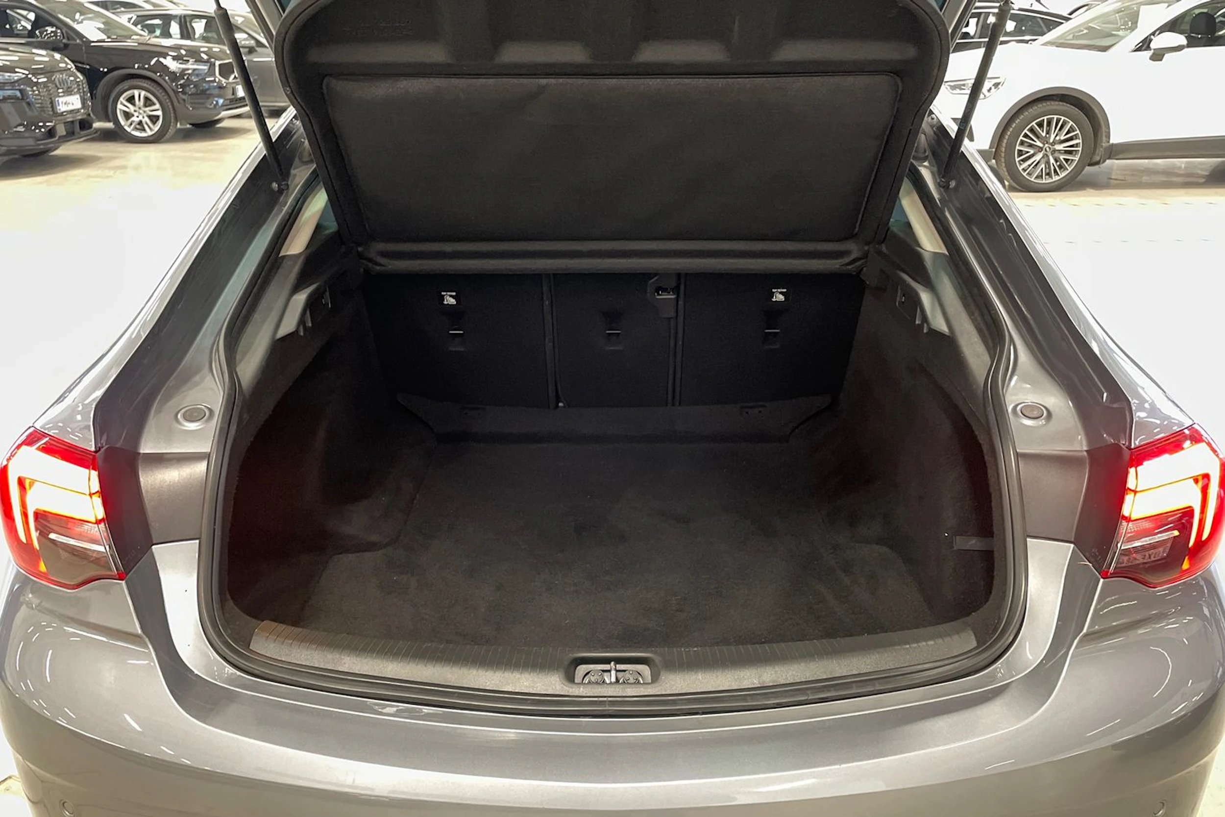 harmaa Opel Insignia 2019 kuva 31.