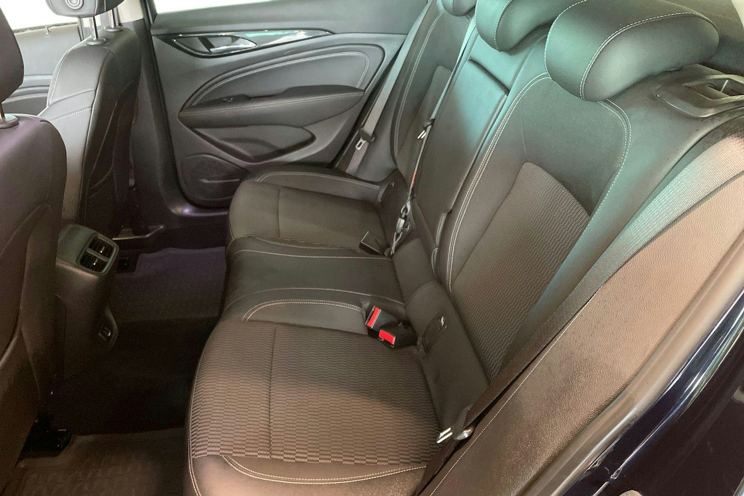 sininen Opel Insignia 2019 kuva 10.