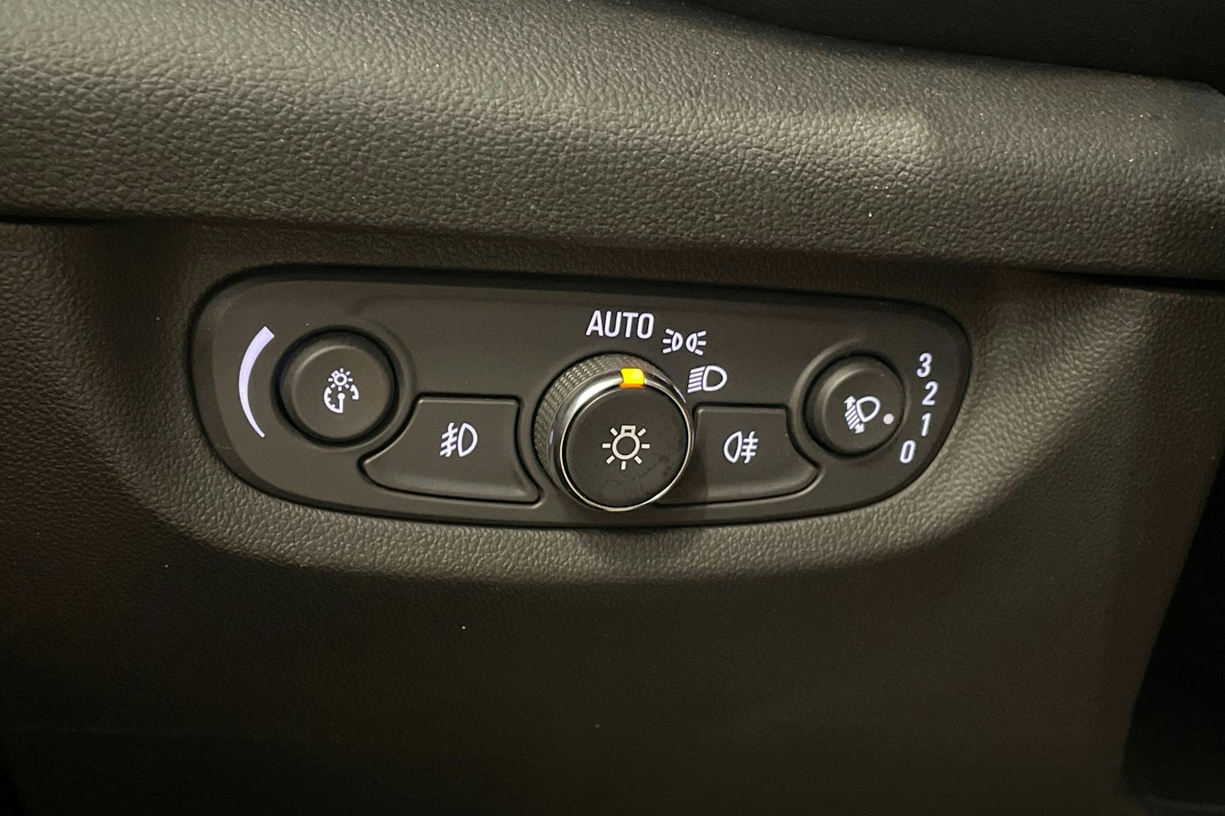 sininen Opel Insignia 2019 kuva 18.