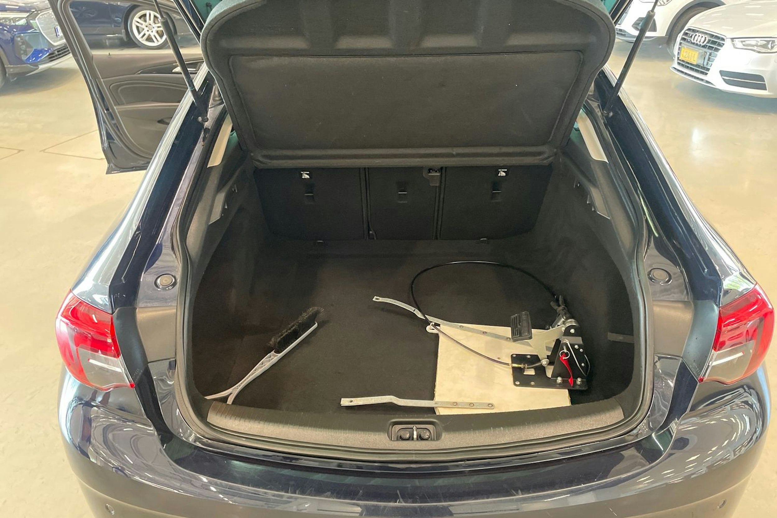 sininen Opel Insignia 2019 kuva 26.
