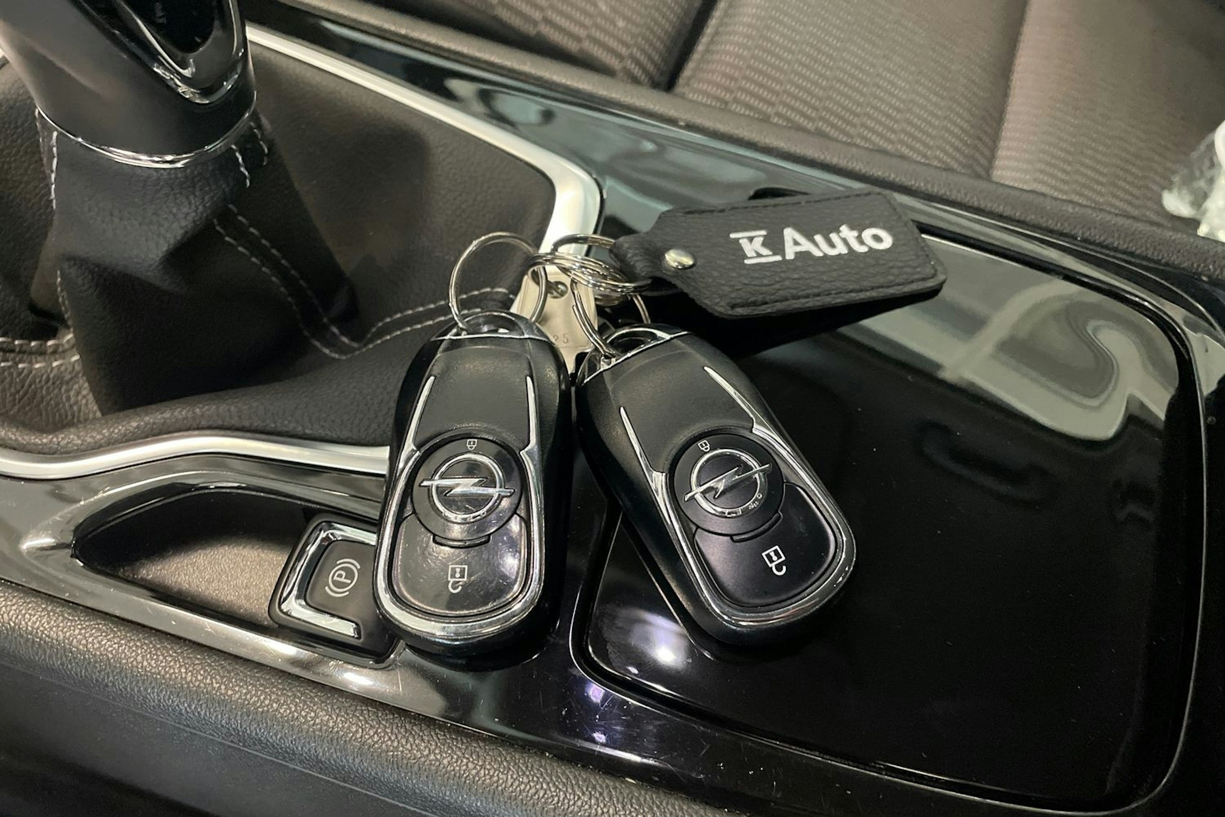 sininen Opel Insignia 2019 kuva 27.