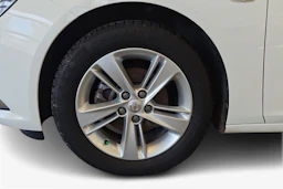 valkoinen Opel Insignia 2019 kuva 11.