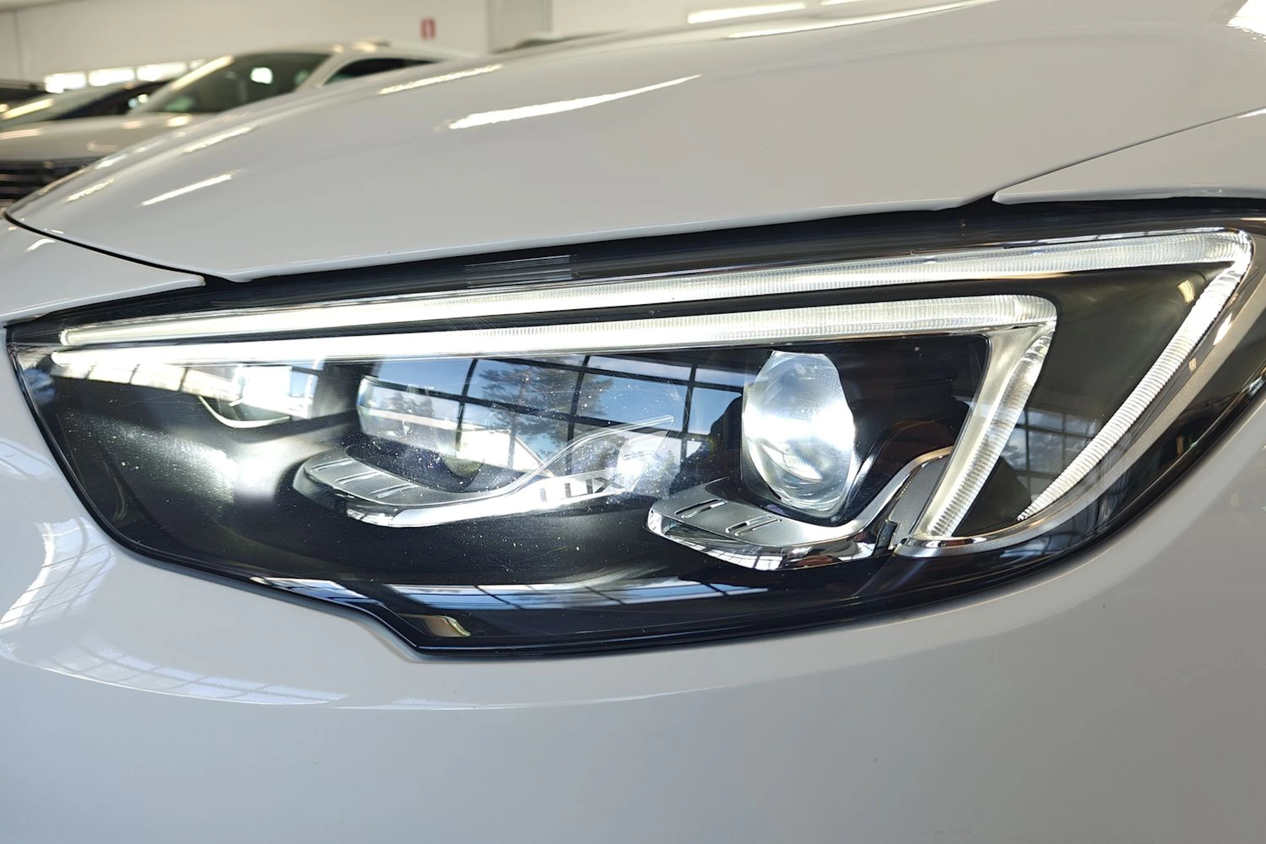 valkoinen Opel Insignia 2019 kuva 16.