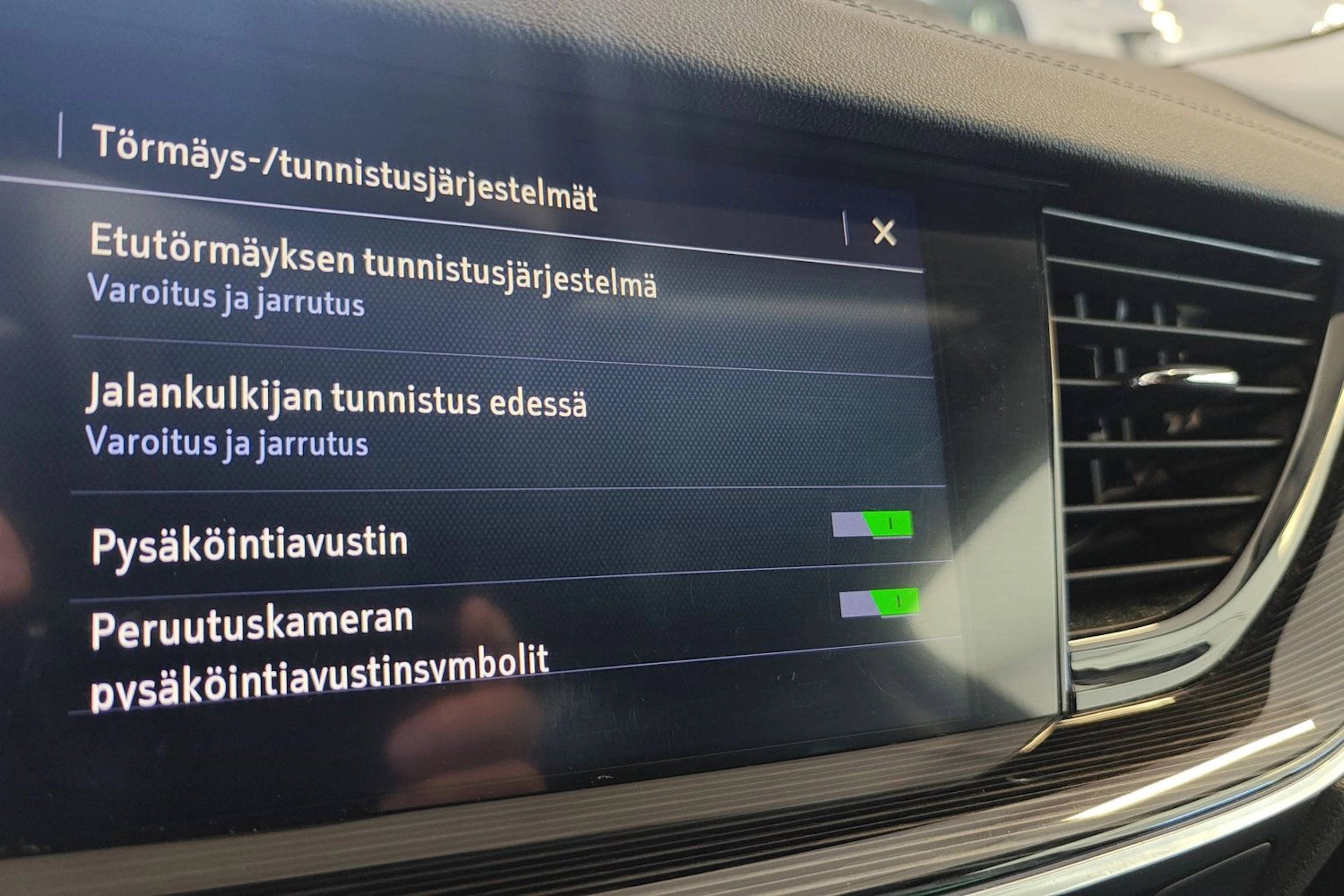 valkoinen Opel Insignia 2019 kuva 18.