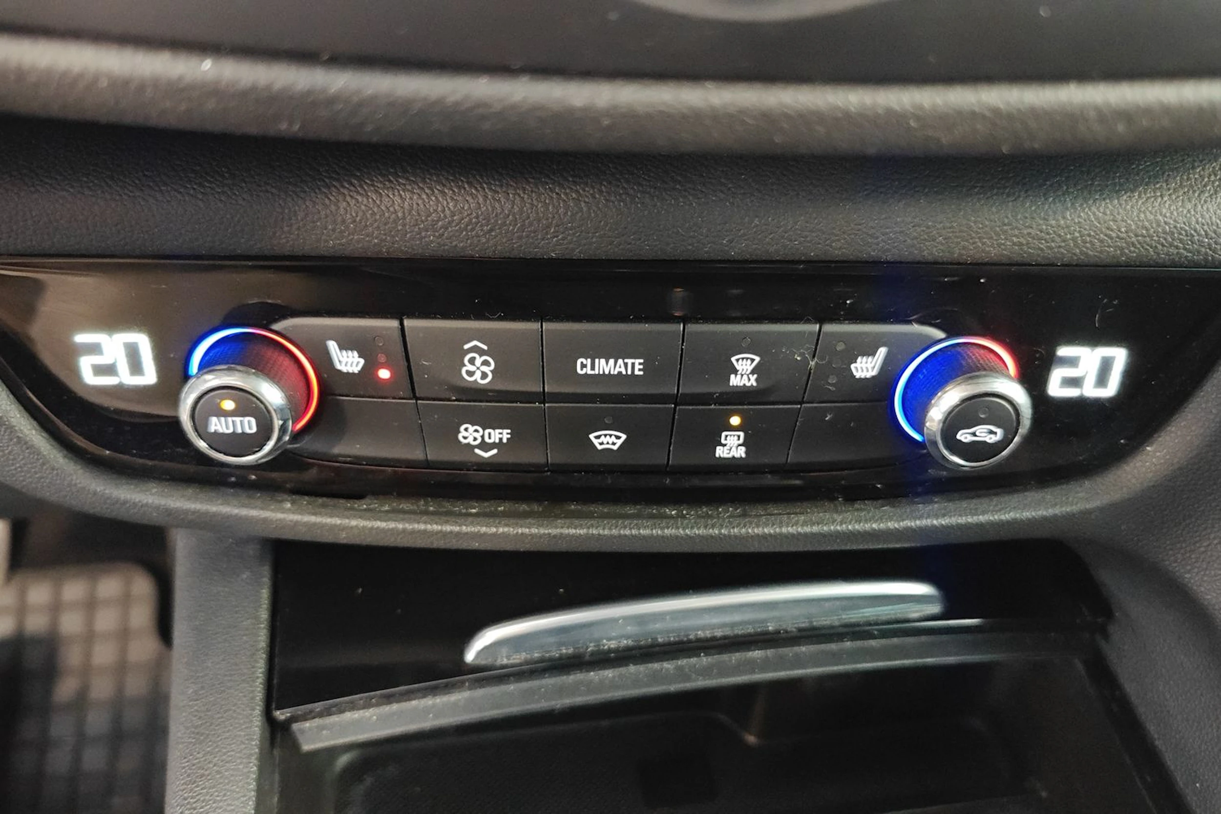 valkoinen Opel Insignia 2019 kuva 19.