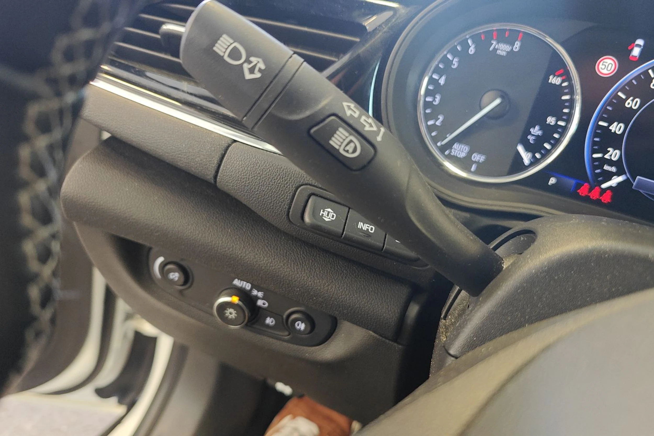 valkoinen Opel Insignia 2019 kuva 22.