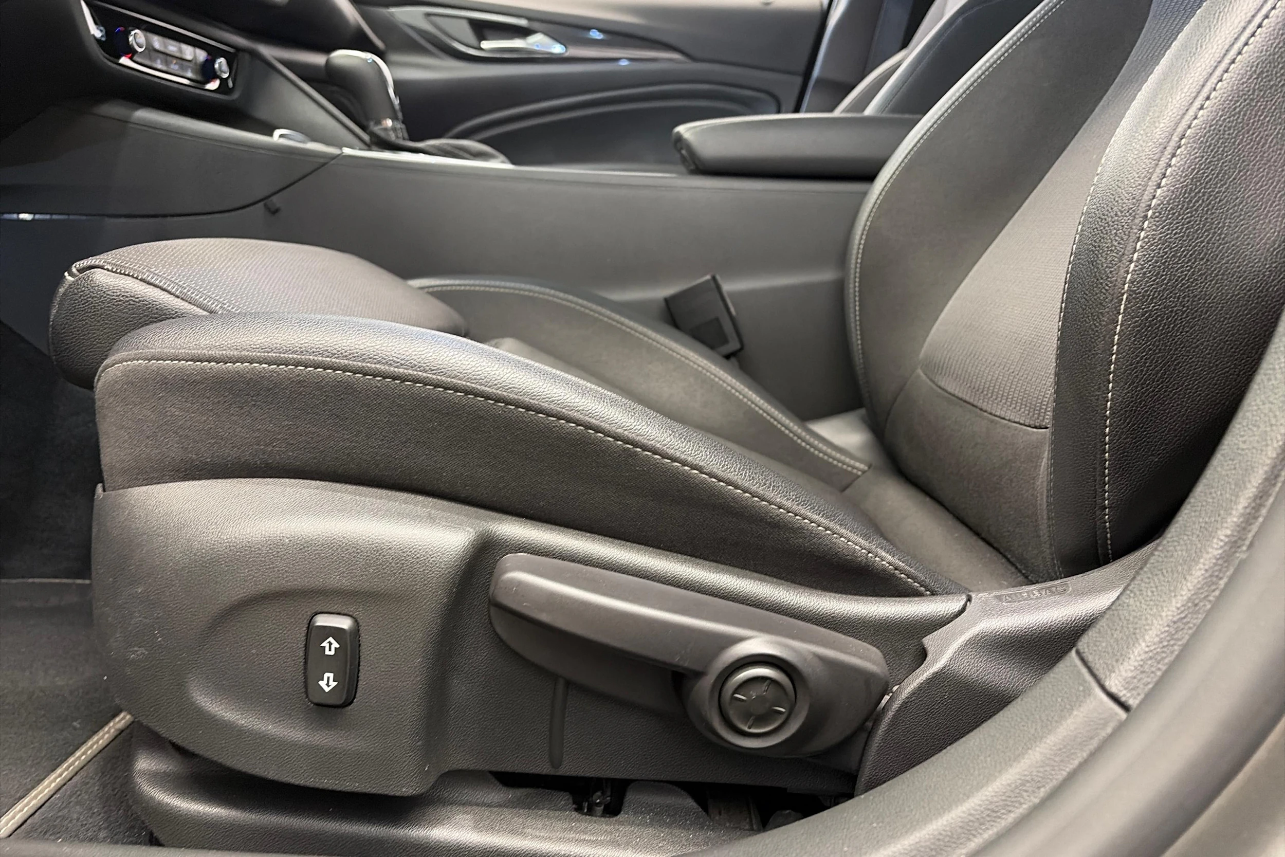 harmaa Opel Insignia 2019 kuva 7.