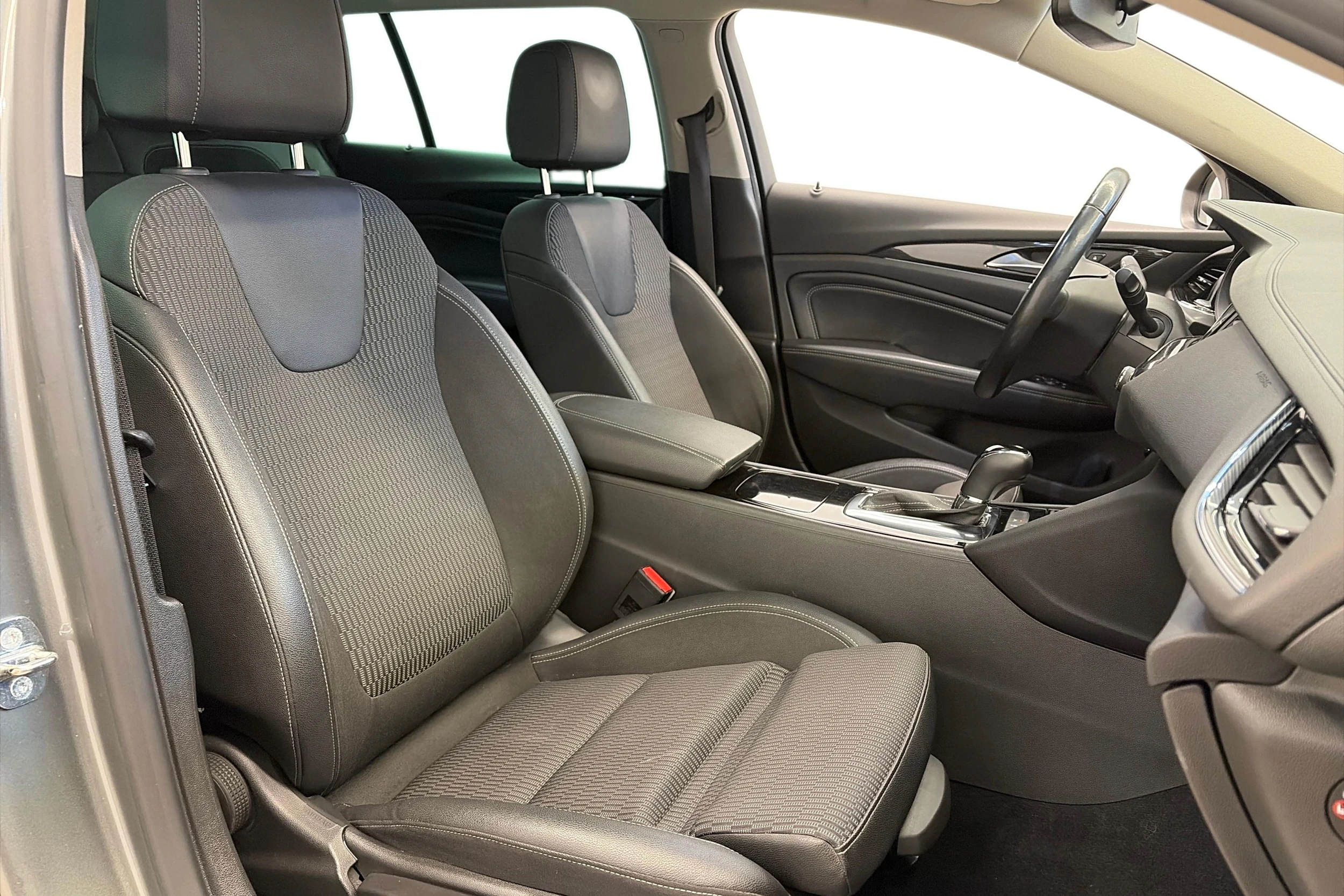 harmaa Opel Insignia 2019 kuva 8.