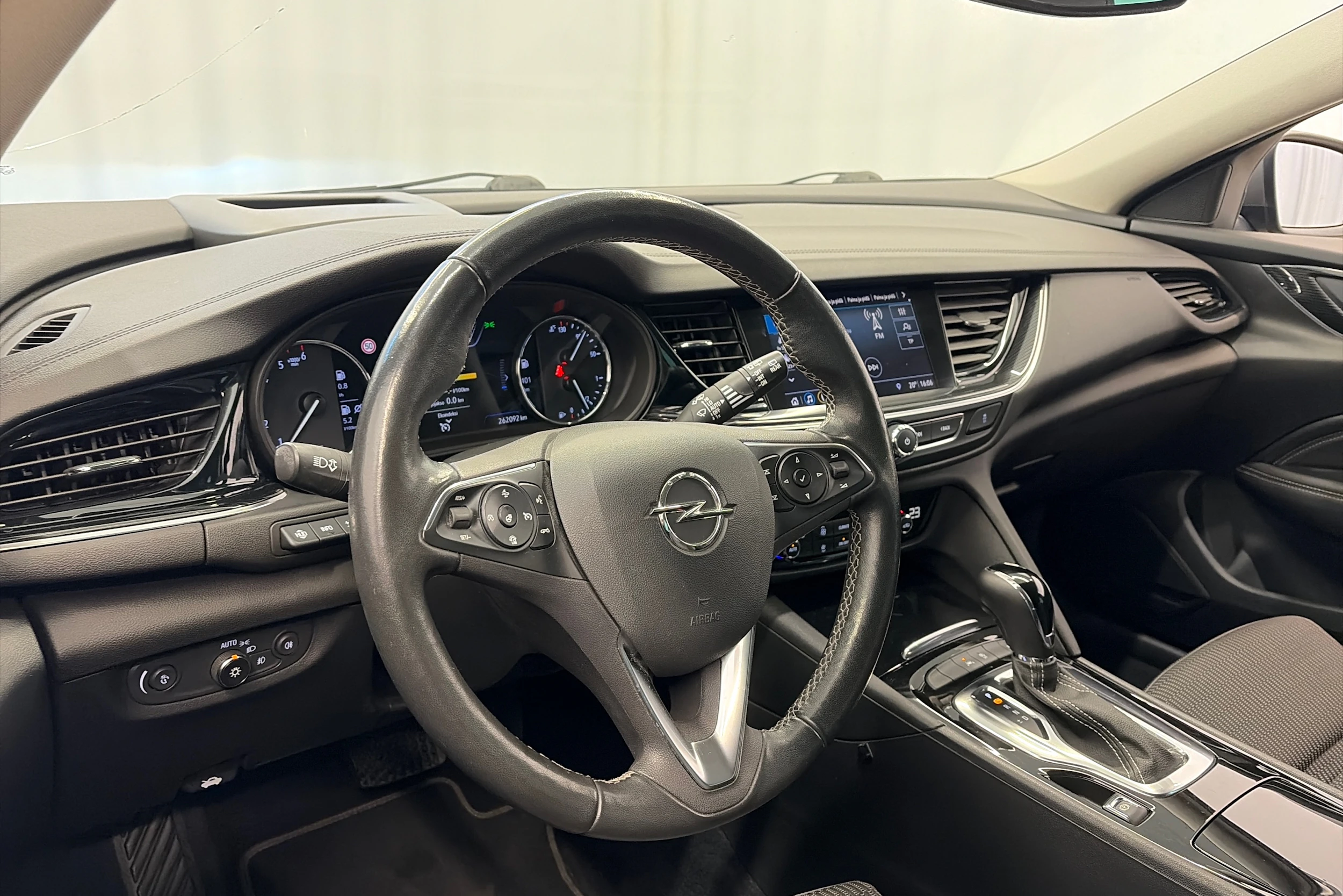 harmaa Opel Insignia 2019 kuva 11.