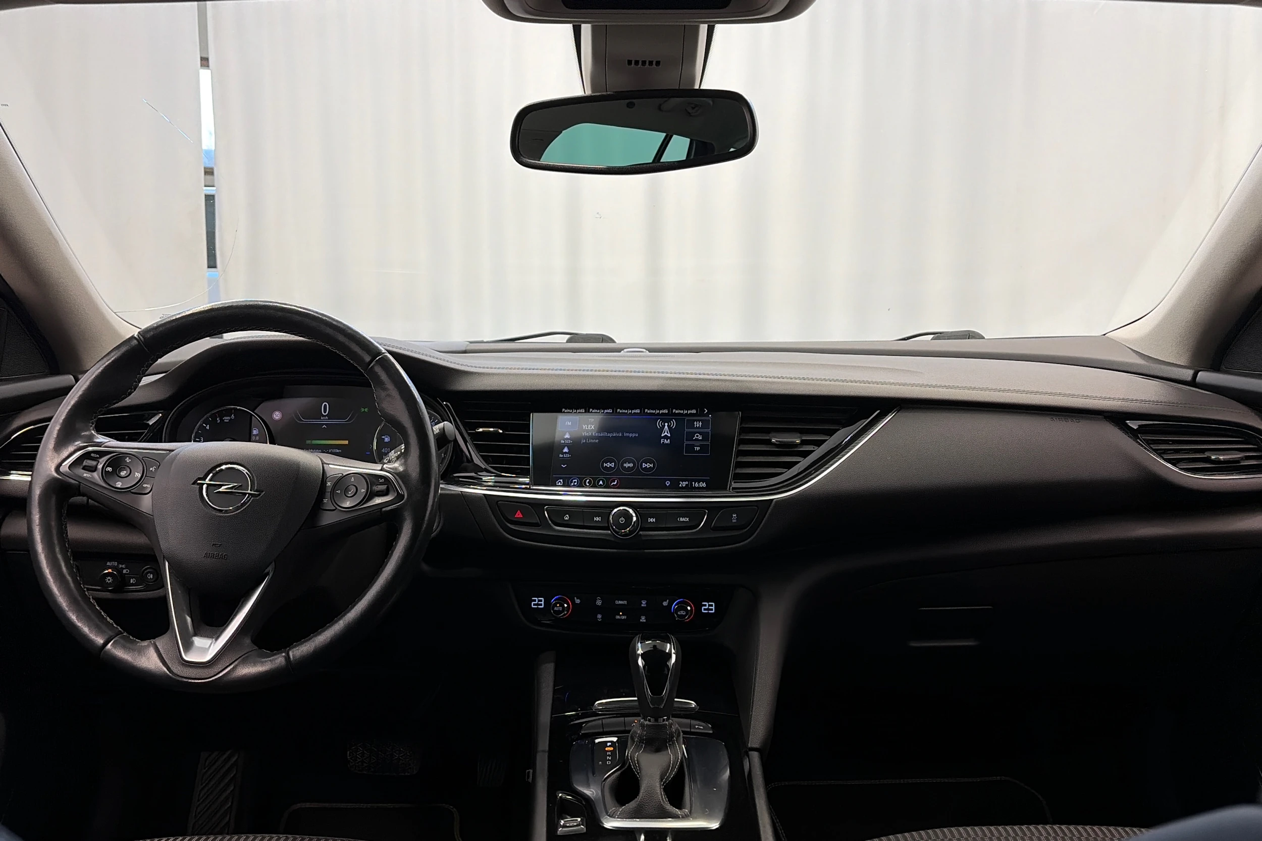 harmaa Opel Insignia 2019 kuva 12.