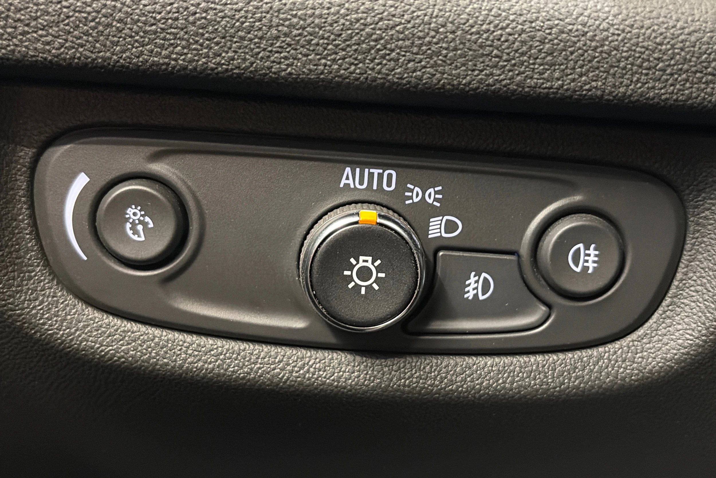 harmaa Opel Insignia 2019 kuva 18.