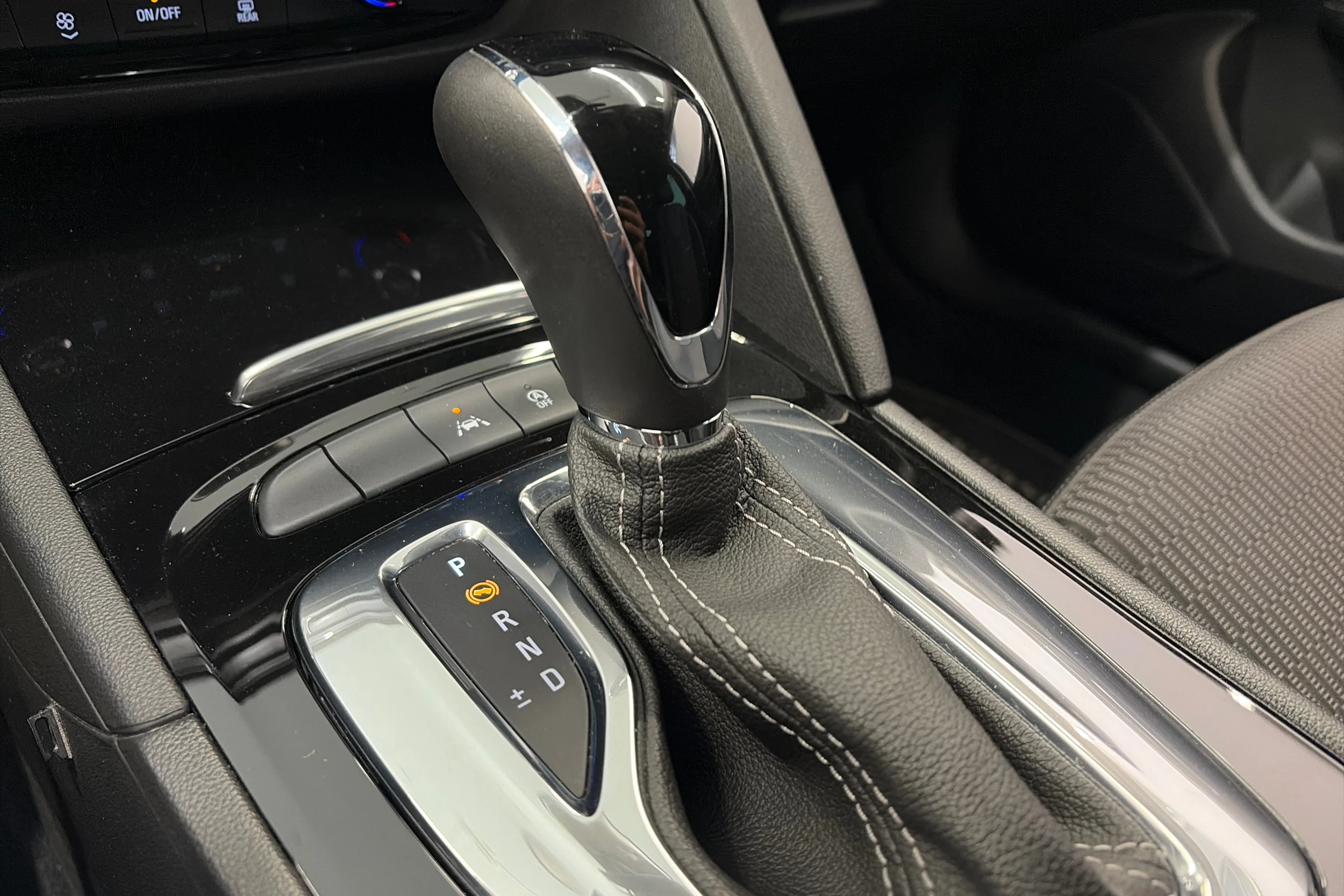 harmaa Opel Insignia 2019 kuva 28.