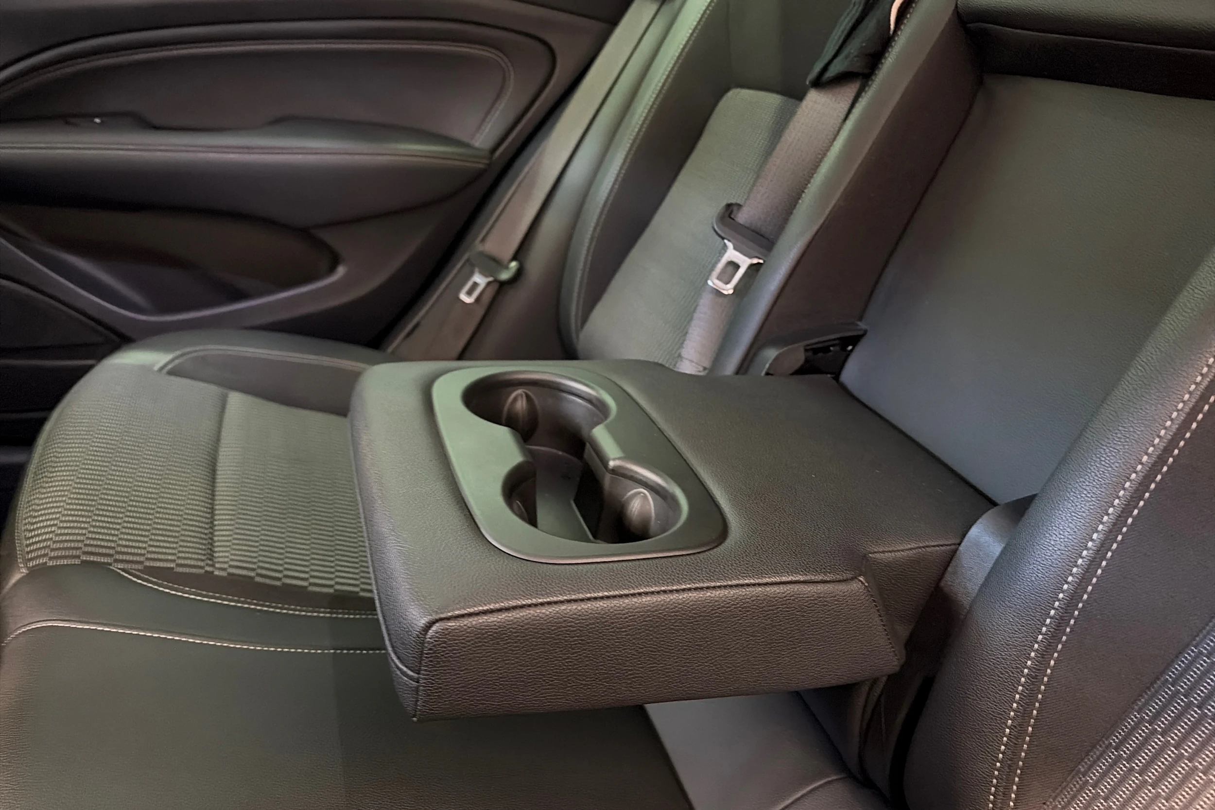 harmaa Opel Insignia 2019 kuva 30.