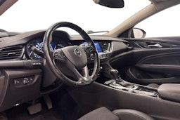 punainen Opel Insignia 2019 kuva 7.