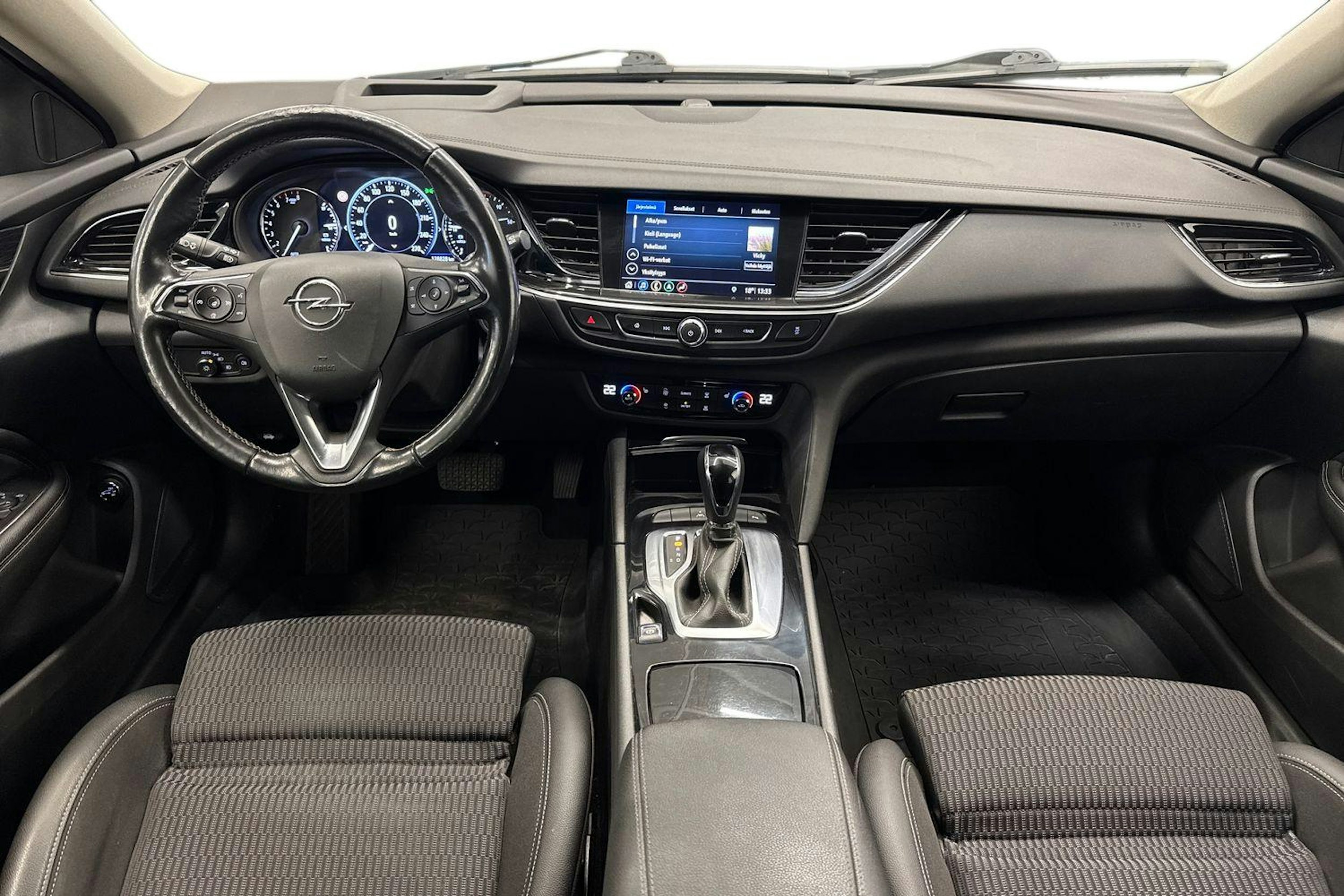 punainen Opel Insignia 2019 kuva 9.