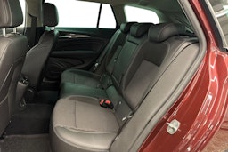 punainen Opel Insignia 2019 kuva 10.