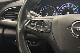 punainen Opel Insignia 2019 kuva 15.