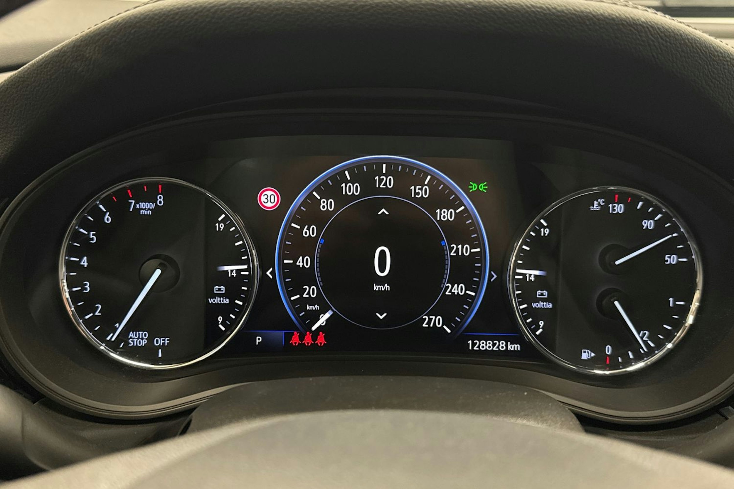 punainen Opel Insignia 2019 kuva 17.