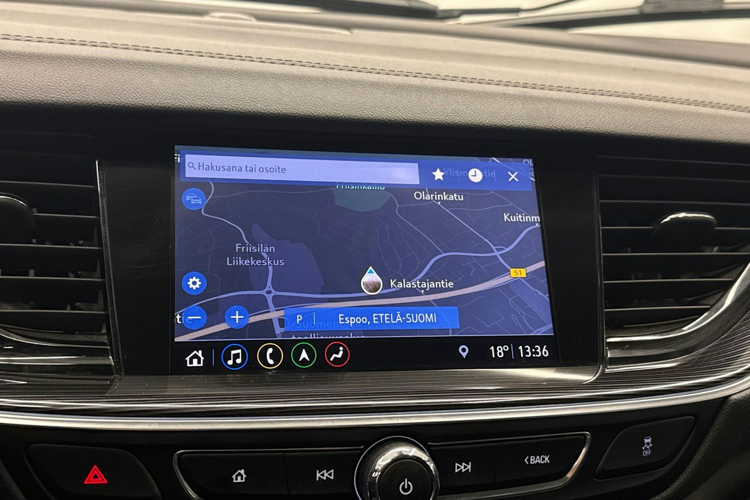 punainen Opel Insignia 2019 kuva 24.