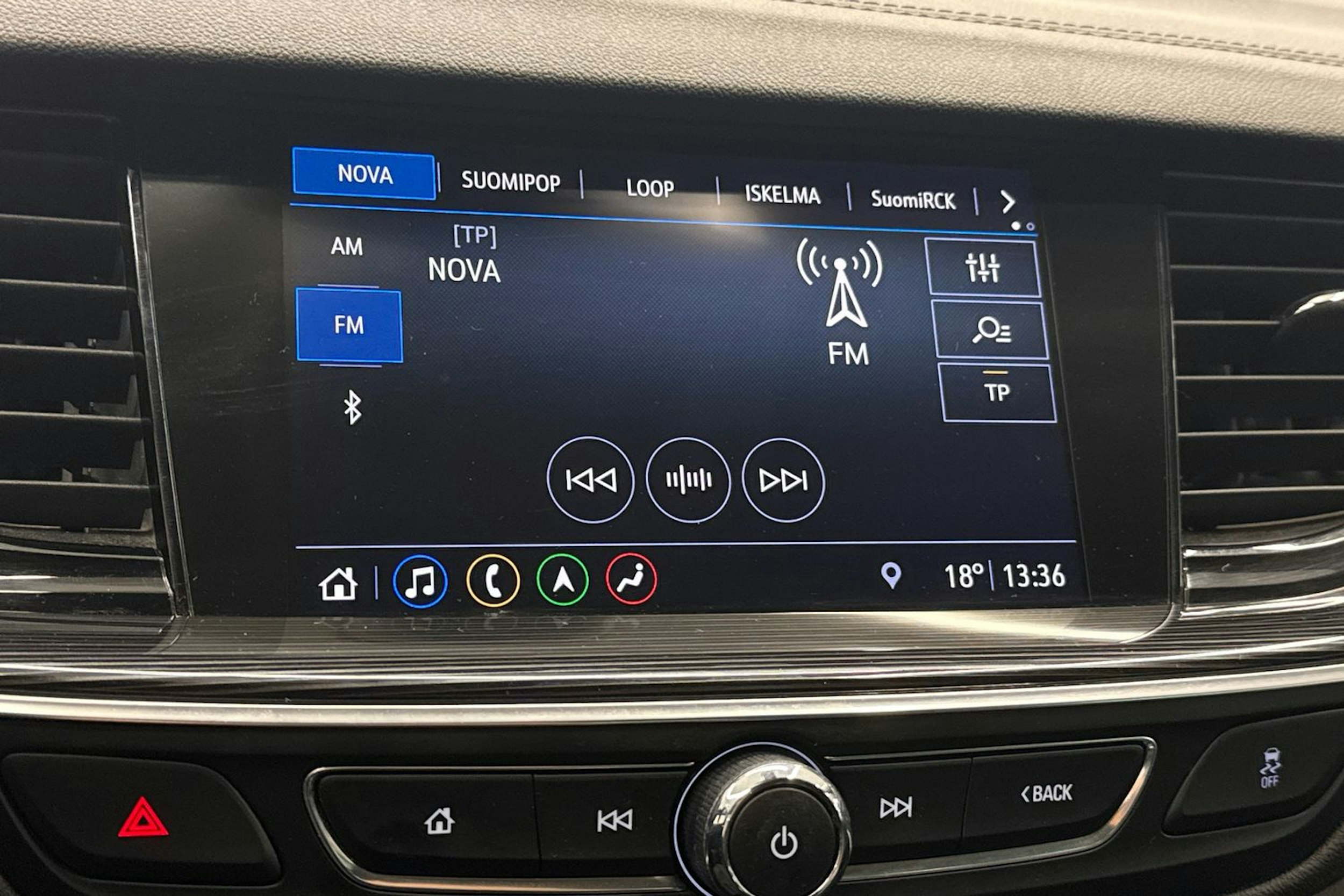 punainen Opel Insignia 2019 kuva 25.