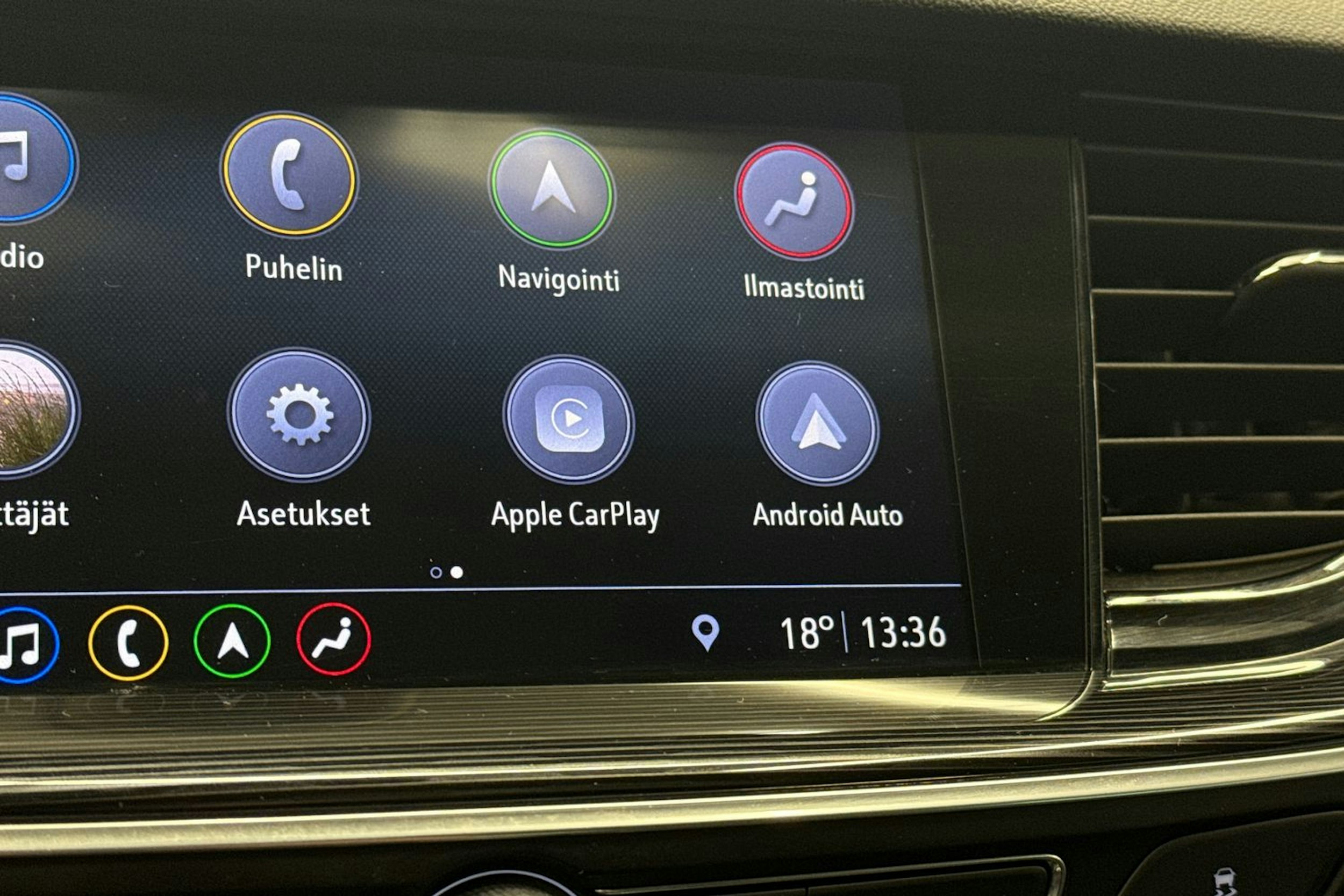 punainen Opel Insignia 2019 kuva 27.