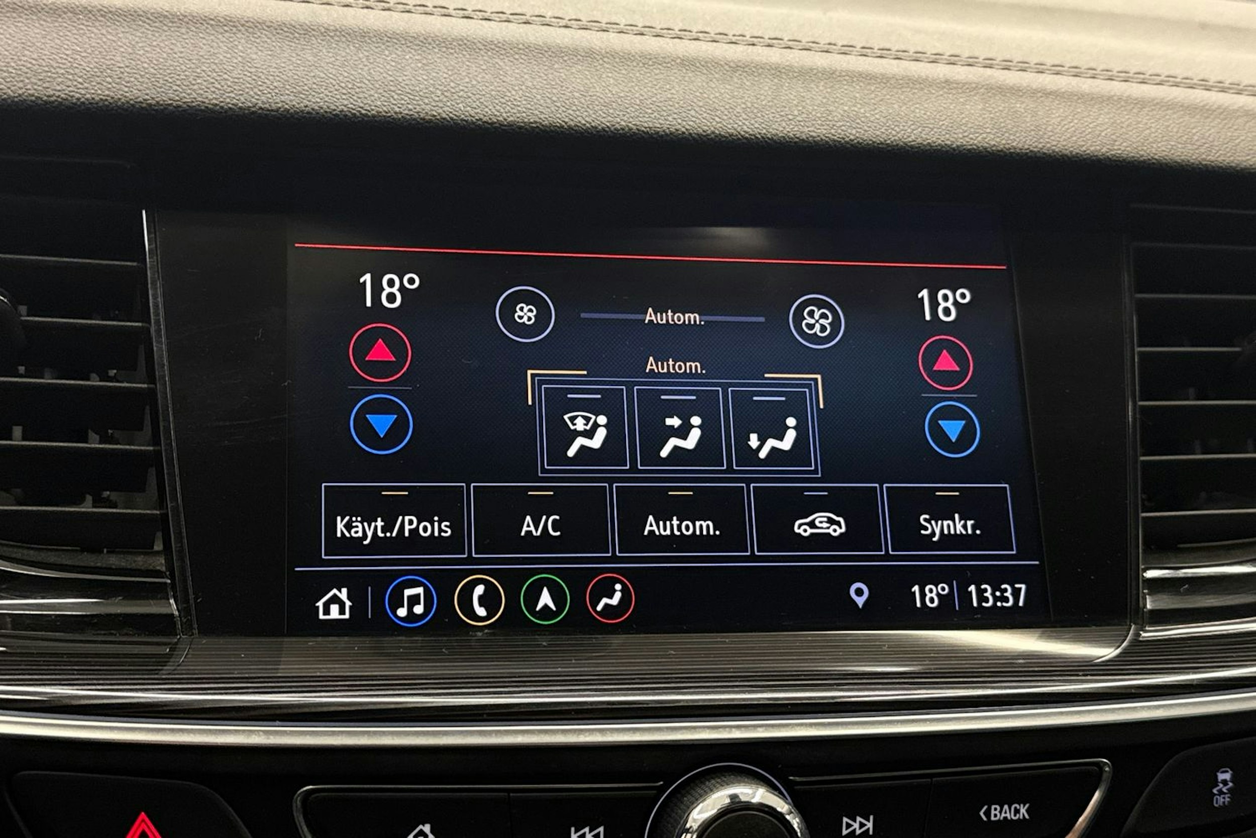 punainen Opel Insignia 2019 kuva 28.