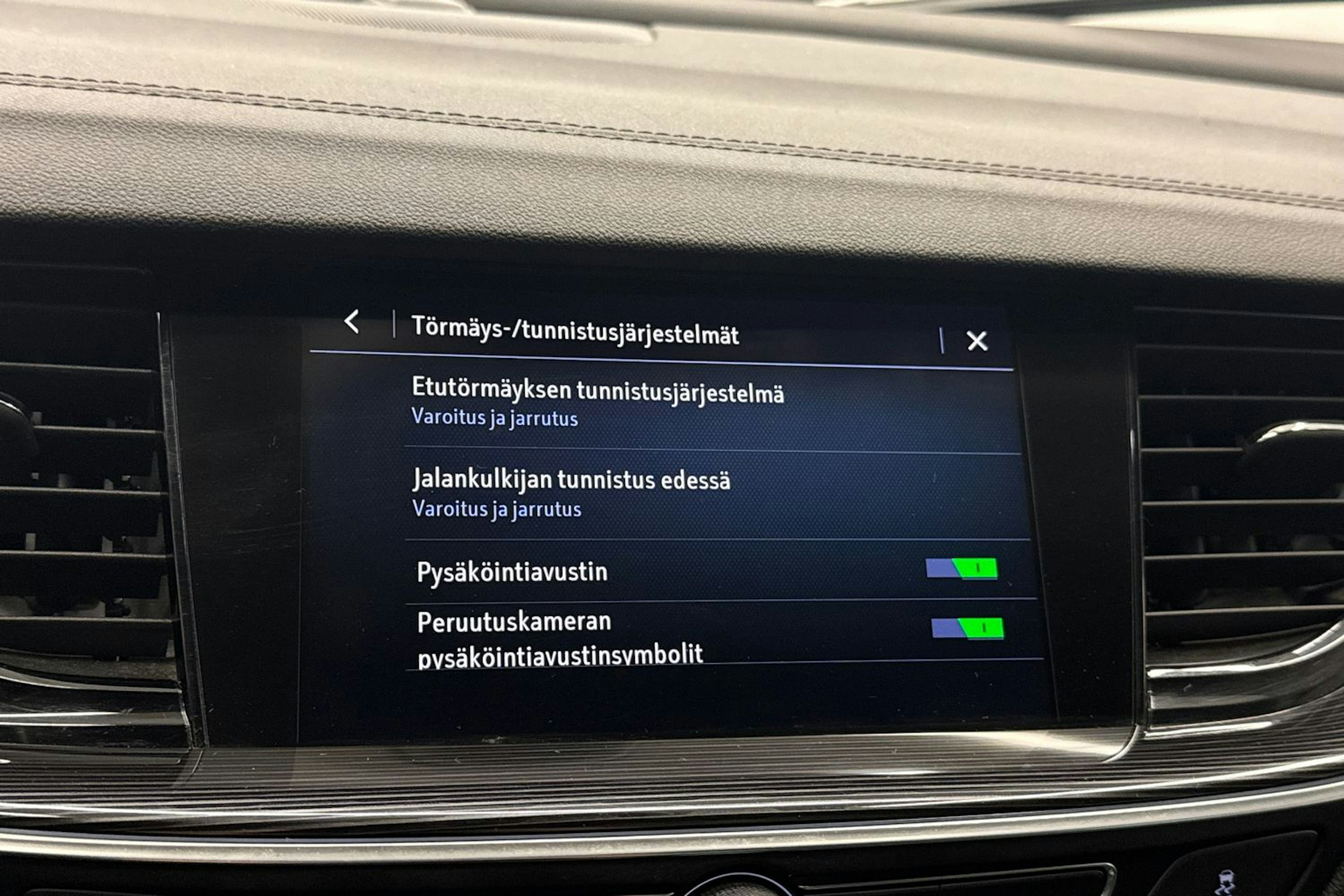 punainen Opel Insignia 2019 kuva 30.