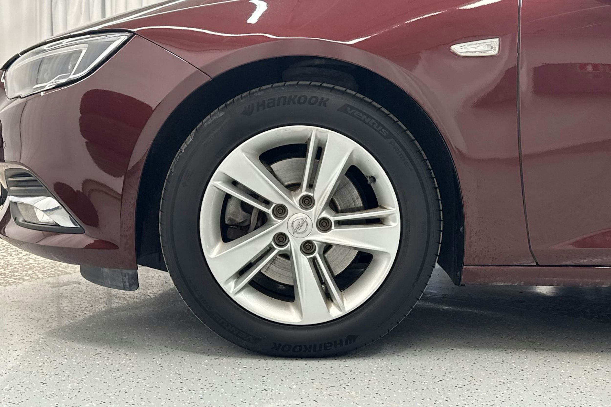 punainen Opel Insignia 2019 kuva 36.