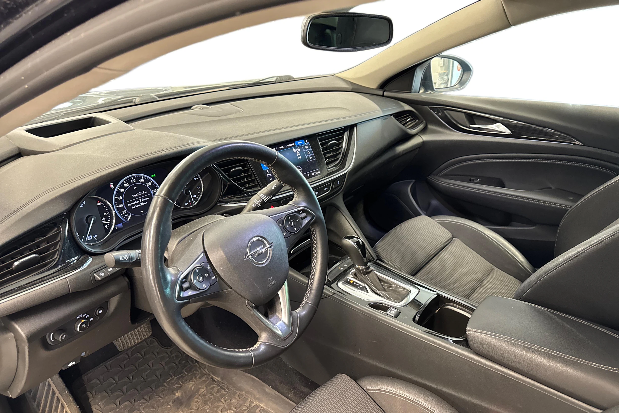 Sininen Opel Insignia 2019 kuva 3.