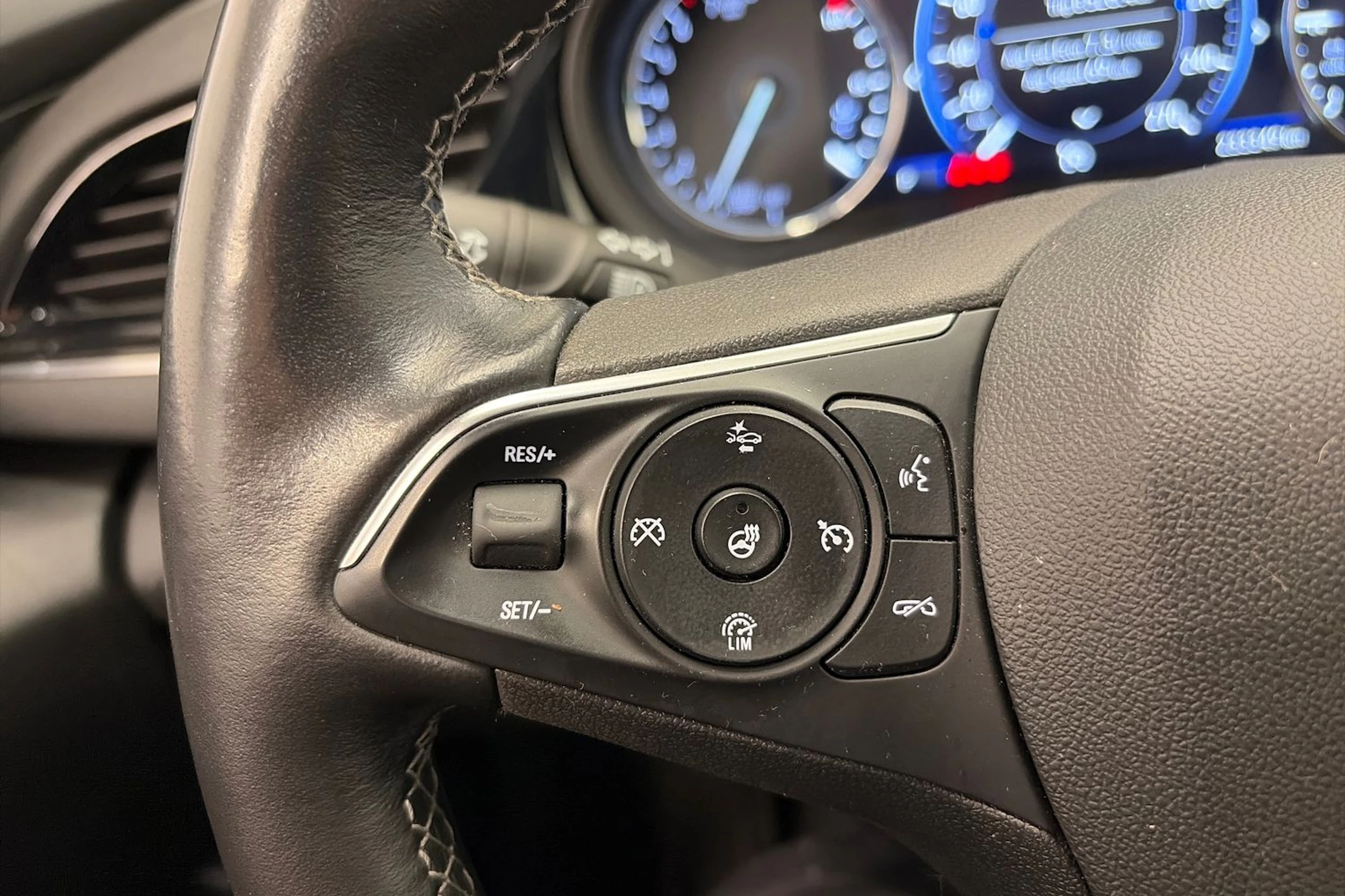 Sininen Opel Insignia 2019 kuva 19.