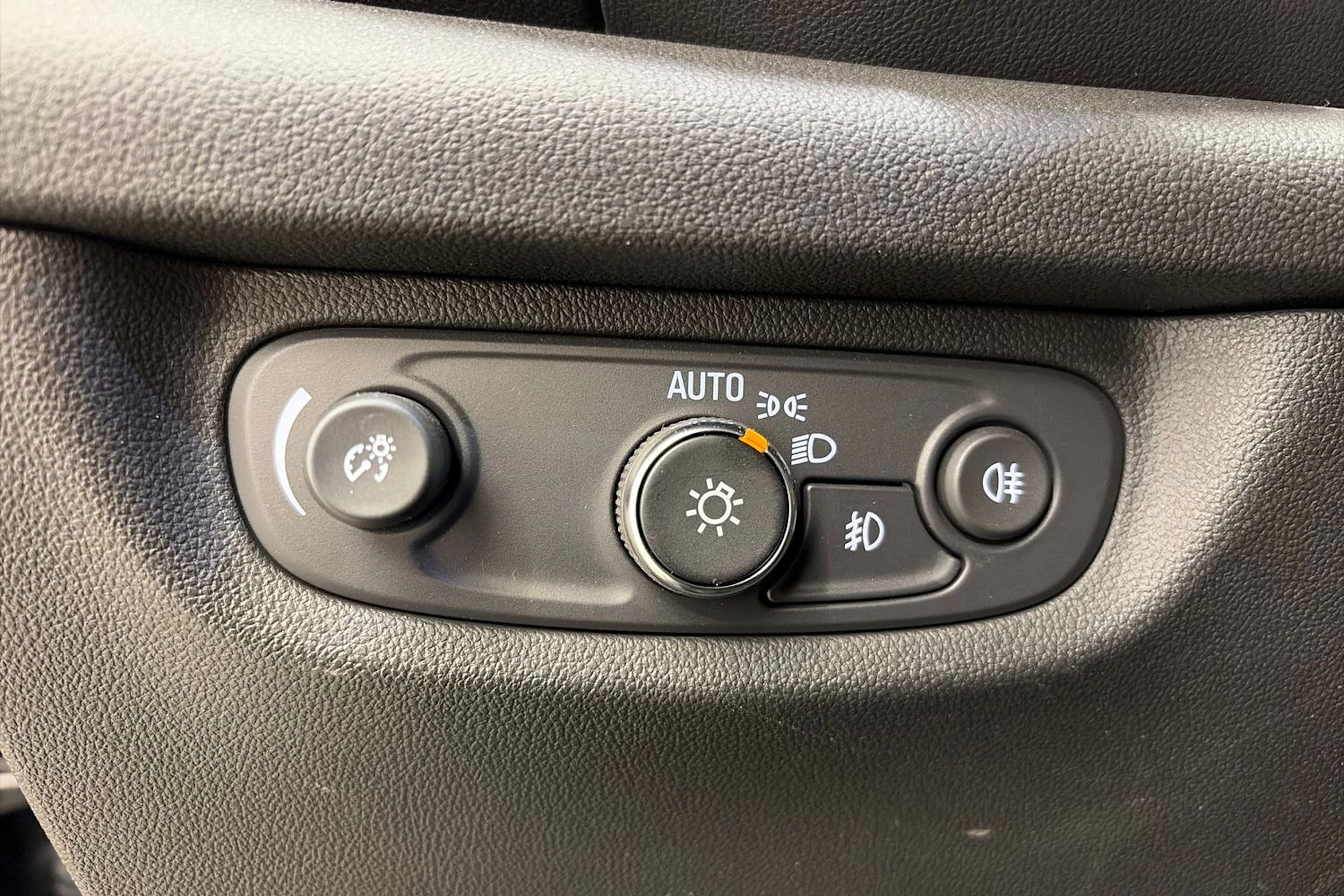 Sininen Opel Insignia 2019 kuva 24.