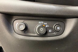 Sininen Opel Insignia 2019 kuva 24.