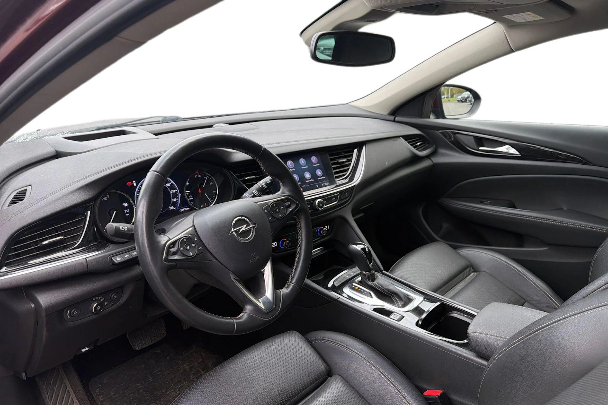 punainen Opel Insignia 2020 kuva 3.