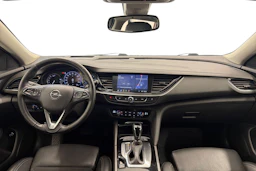 punainen Opel Insignia 2020 kuva 7.