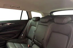 punainen Opel Insignia 2020 kuva 8.