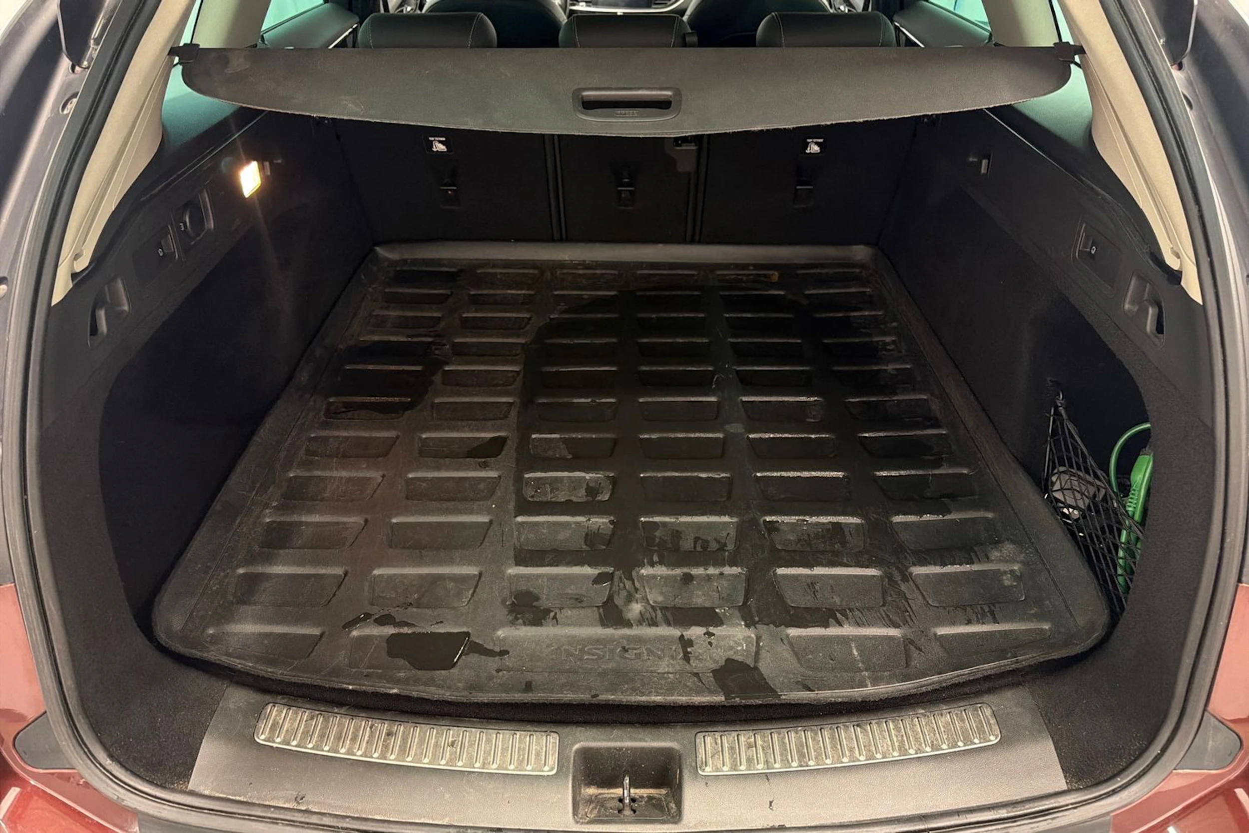 punainen Opel Insignia 2020 kuva 13.