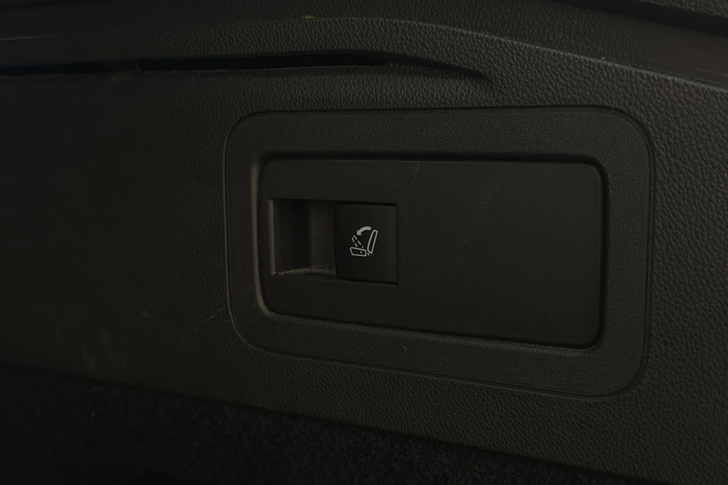 punainen Opel Insignia 2020 kuva 15.