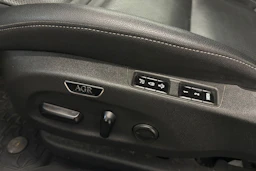 punainen Opel Insignia 2020 kuva 17.