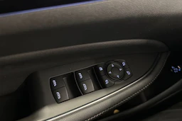 punainen Opel Insignia 2020 kuva 18.