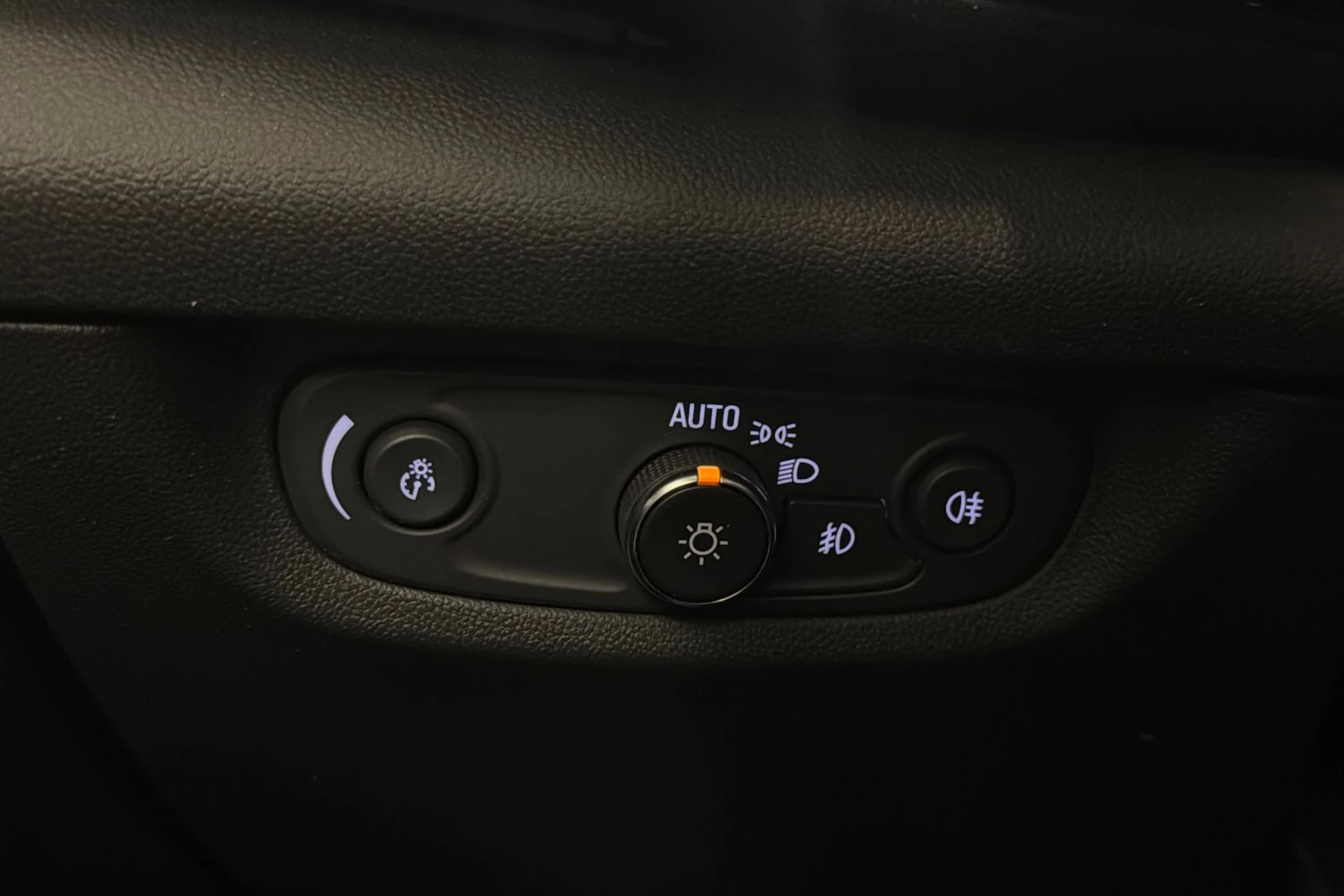 punainen Opel Insignia 2020 kuva 19.