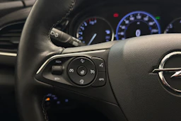 punainen Opel Insignia 2020 kuva 21.