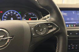 punainen Opel Insignia 2020 kuva 22.